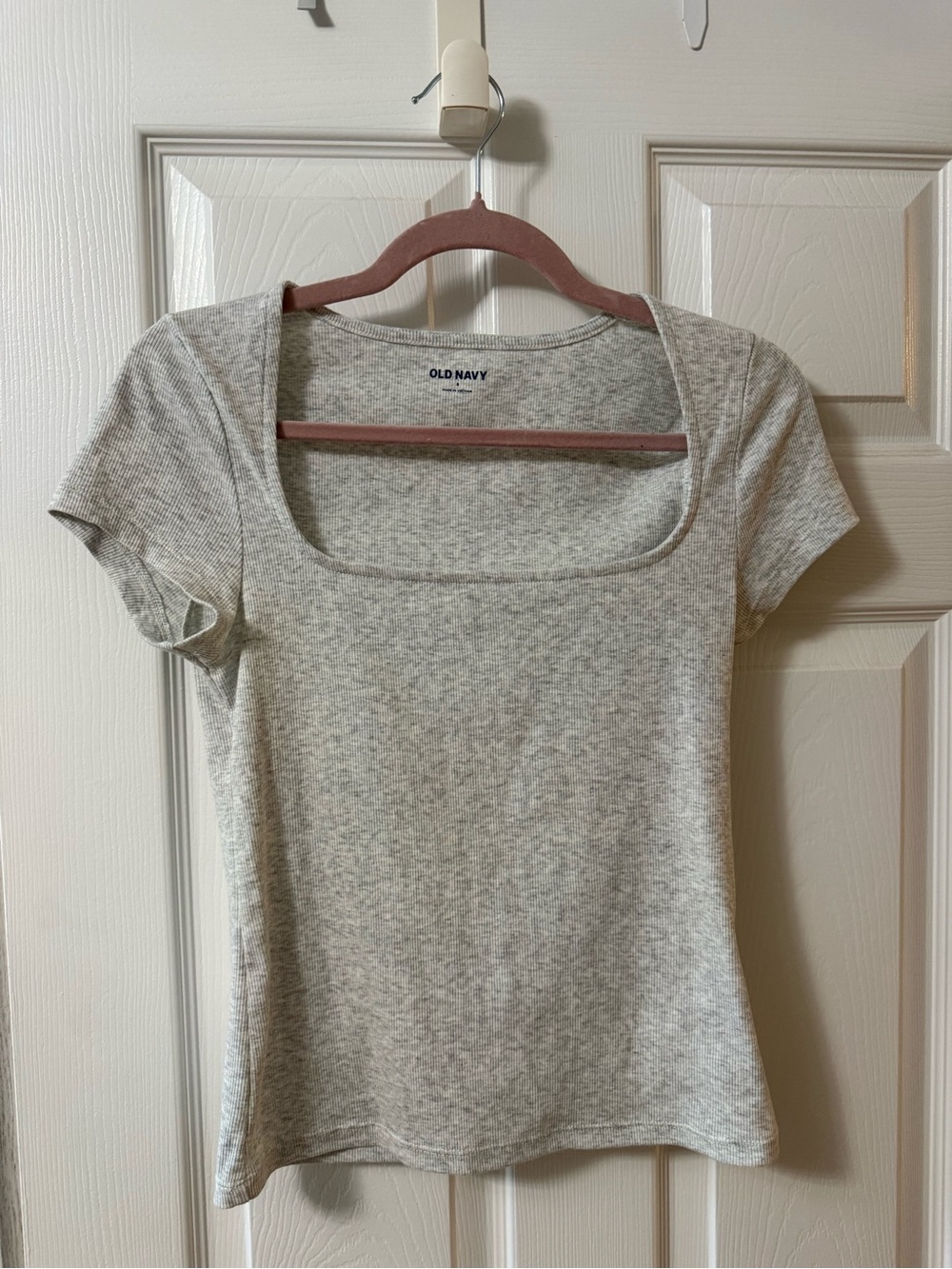 Old Navy Heather Light Gray Square-Neck Short Sleeve Tee
